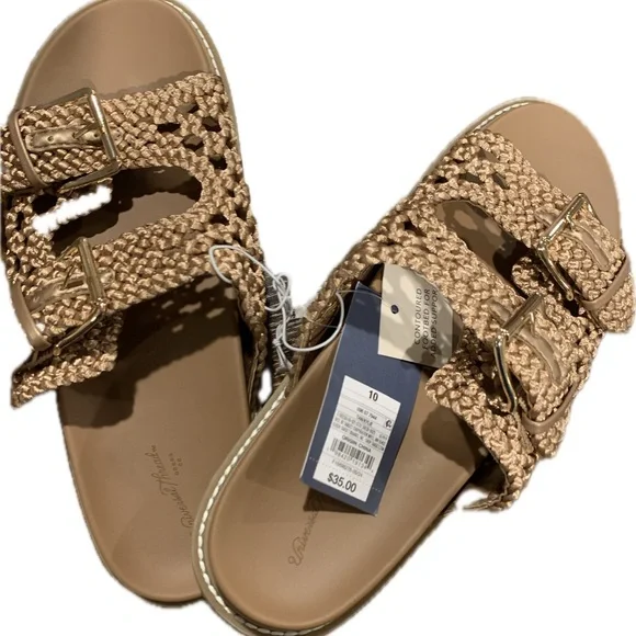 Target Gold Textured Sandals - Picture 3 of 3